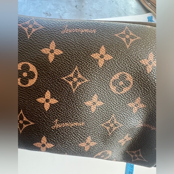 Journeyman Monogram double zipper toiletries/ make up travel bag. High end vibes - Picture 3 of 13